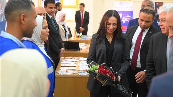 وزيرة التضامن الاجتماعي تسلم جامعة الأقصر الأهلية طابعة "برايل" وطلابًا من ذوي الإعاقة البصرية أجهزة لاب توب ناطقة