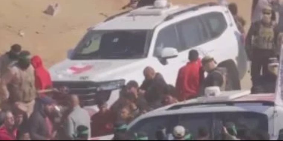 القناة 12 الإسرائيلية : الصليب الأحمر تسلم جثة أحد المختطفين من قطاع غزة