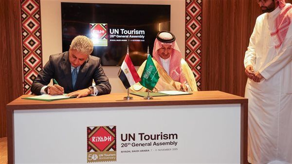 وزير السياحة والآثار ووزير السياحة بالمملكة العربية السعودية يقومان بتوقيع مشروع برنامج تنفيذي للتعاون المشترك في مجال السياحة