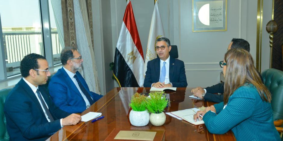 وزير التموين يجري سلسلة من الاجتماعات لضمان توافر السلع وتعزيز الرقابة على الأسواق