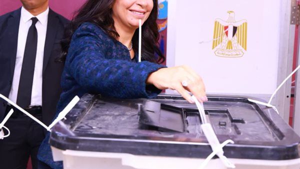 مايا مرسي تدلي بصوتها في انتخابات مجلس النواب: المشاركة واجب وطني وتجسيد لوعي المصريين