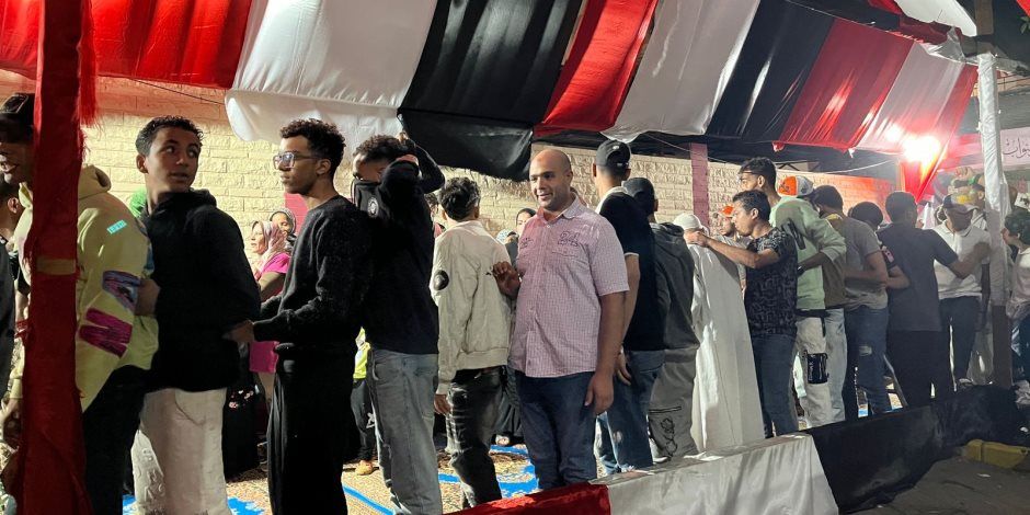 استمرار توافد الناخبين في الفترة المسائية بمدرسة الجيزة القومية للإدلاء بأصواتهم في انتخابات مجلس النواب 2025