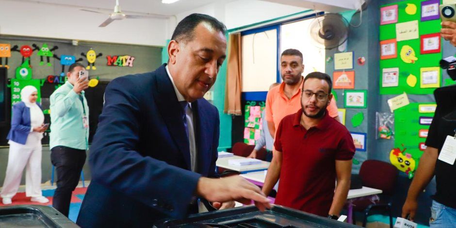 رئيس الوزراء يصل المدرسة اليابانية بالشيخ زايد للتصويت بانتخابات مجلس النواب