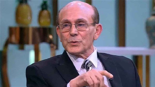 نقل محمد صبحي للعناية المركزة بعد إغماء مفاجئ.. والفنان يستعيد وعيه تدريجيًا