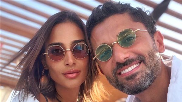 عاجل - محمود عبد العزيز يبرئ دينا الشربيني من التسبب بطلاقه