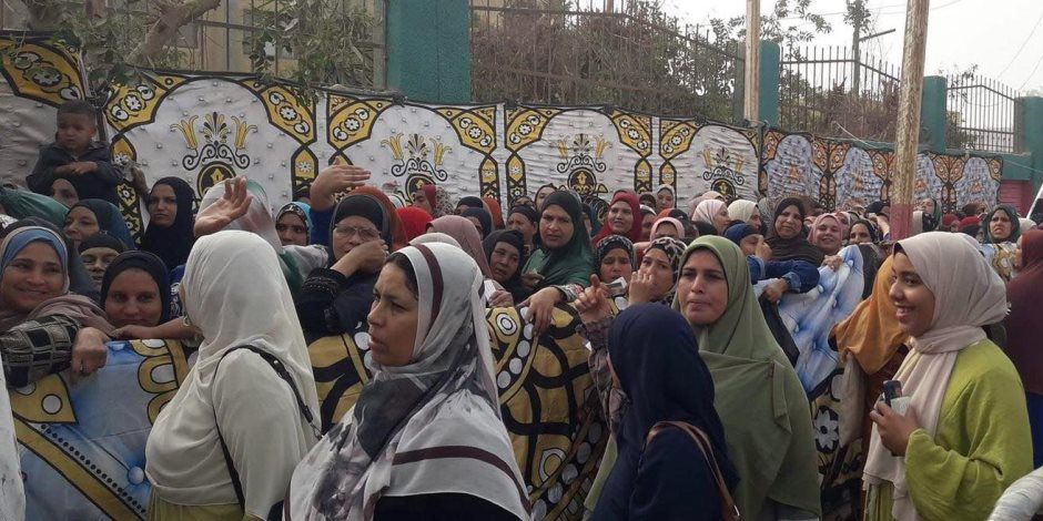 السيدات يتصدرن اللجان الانتخابية في بني سويف مع انطلاق التصويت