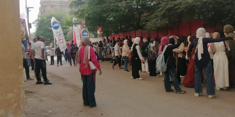 توافد الناخبيين علي لجان الاقتراع بمحافظة الفيوم