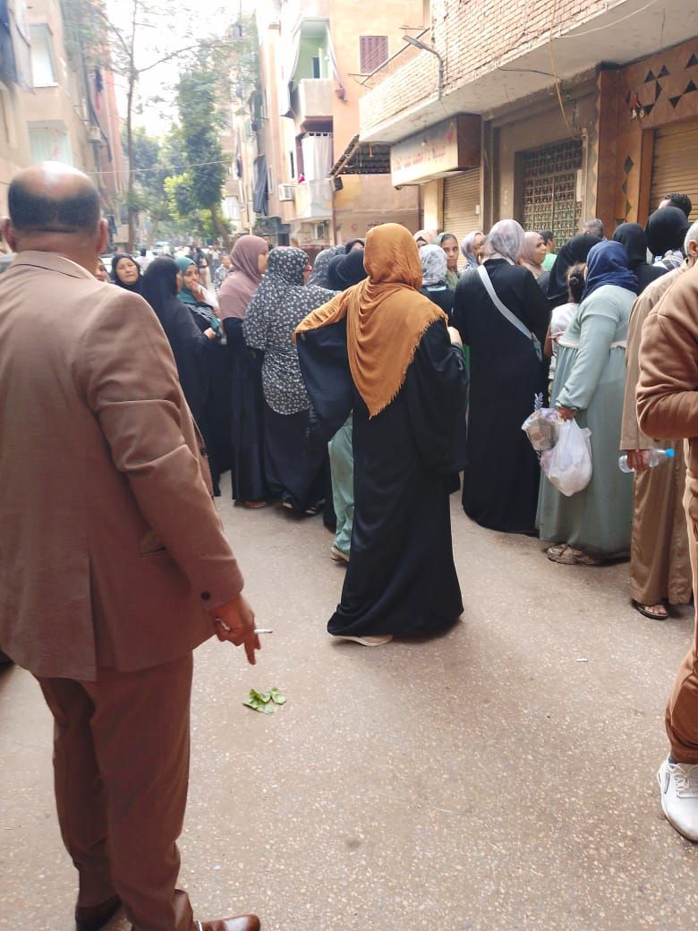 توافد الناخبات بكثافة على دائرة الوراق للإدلاء بأصواتهن في انتخابات النواب