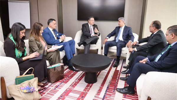 وزير السياحة والآثار يجتمع مع مفوض الاتحاد الأوروبي للنقل المستدام والسياحة