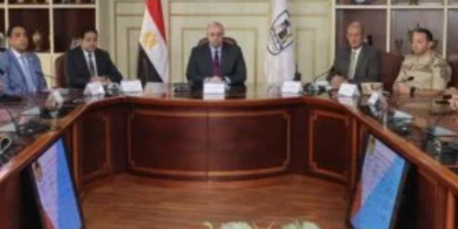 محافظ بنى سويف يتابع فتح لجان التصويت فى اليوم الثانى لانتخابات النواب