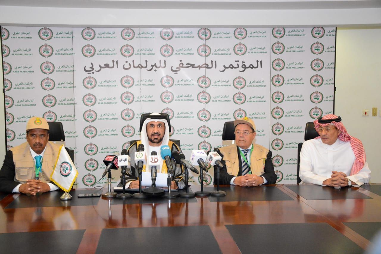 خلال مؤتمر صحفي لإعلان نتيجة متابعته الانتخابات : رئيس البرلمان العربي يشيد بسير انتخابات مجلس النواب المصري