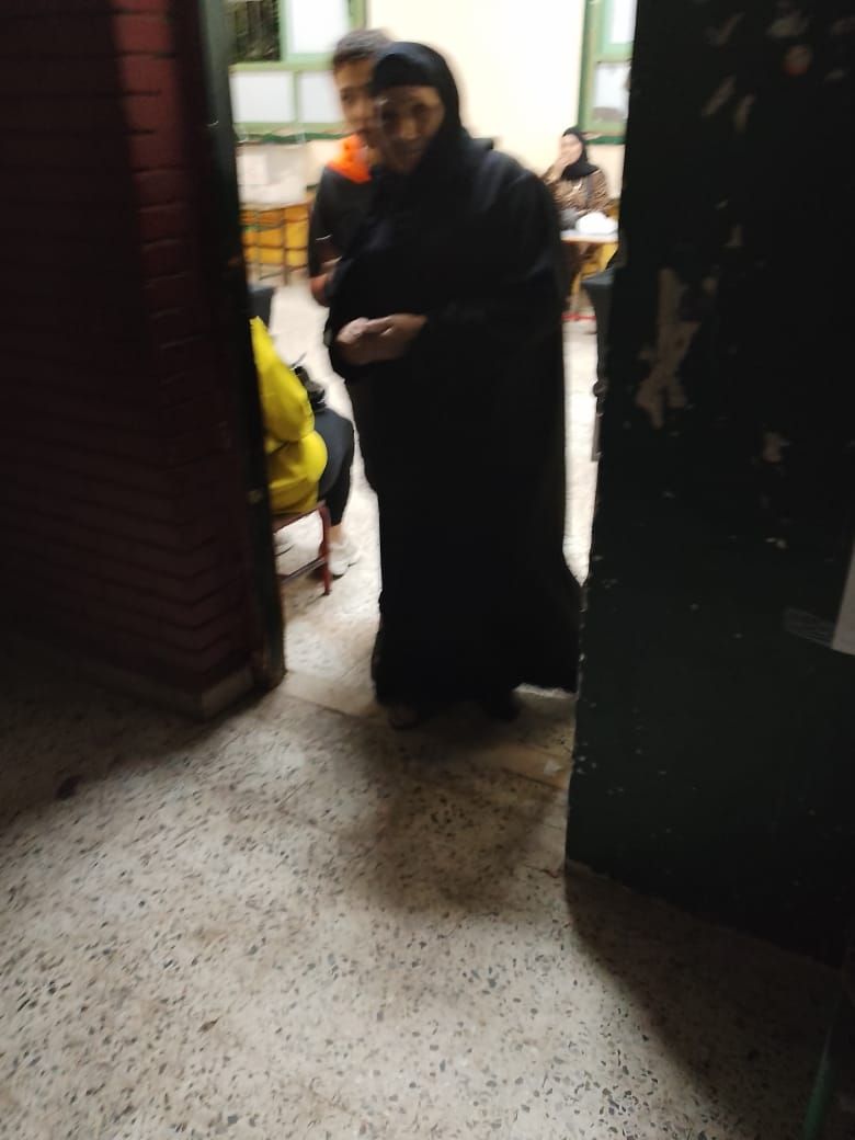 حضور لافت لكبار السن أمام اللجان الانتخابية بالوراق