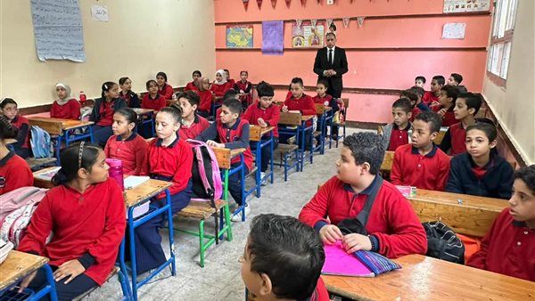 سعيد عطية يتفقد مدارس الدقي والعجوزة لمتابعة انتظام الدراسة ويشيد بارتفاع نسب الحضور