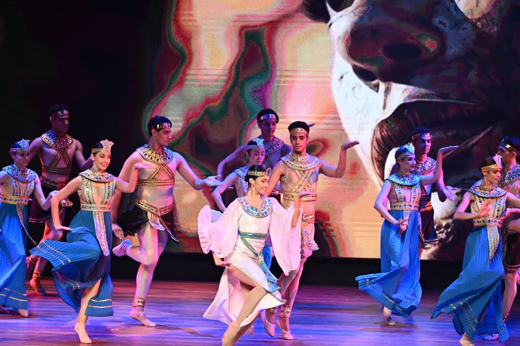 في حفل تكريم الامراء وصناع "الجراند بول".. صفاء ابو السعود تتألق فى اوبرا العاصمة الجديدة باستعراضات غنائية مع بطلة "جيمس بوند" والايطالى مارتيلو