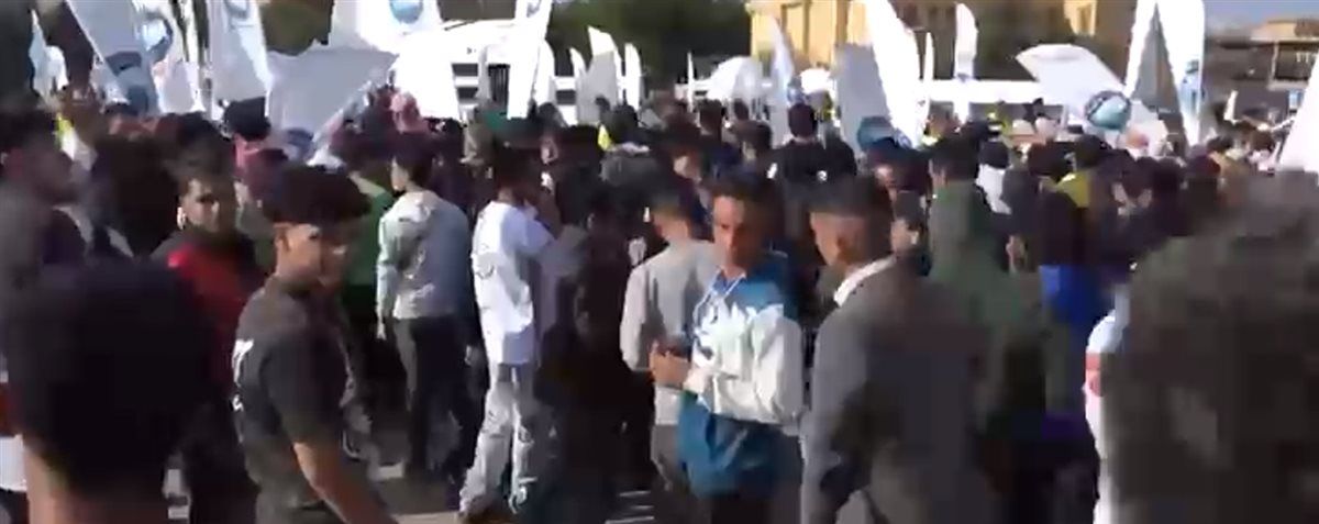 إقبال كثيف وتدافع الناخبين بلجنة القرية السياحية بالجيزة في اليوم الثاني للانتخابات البرلمانية 2025