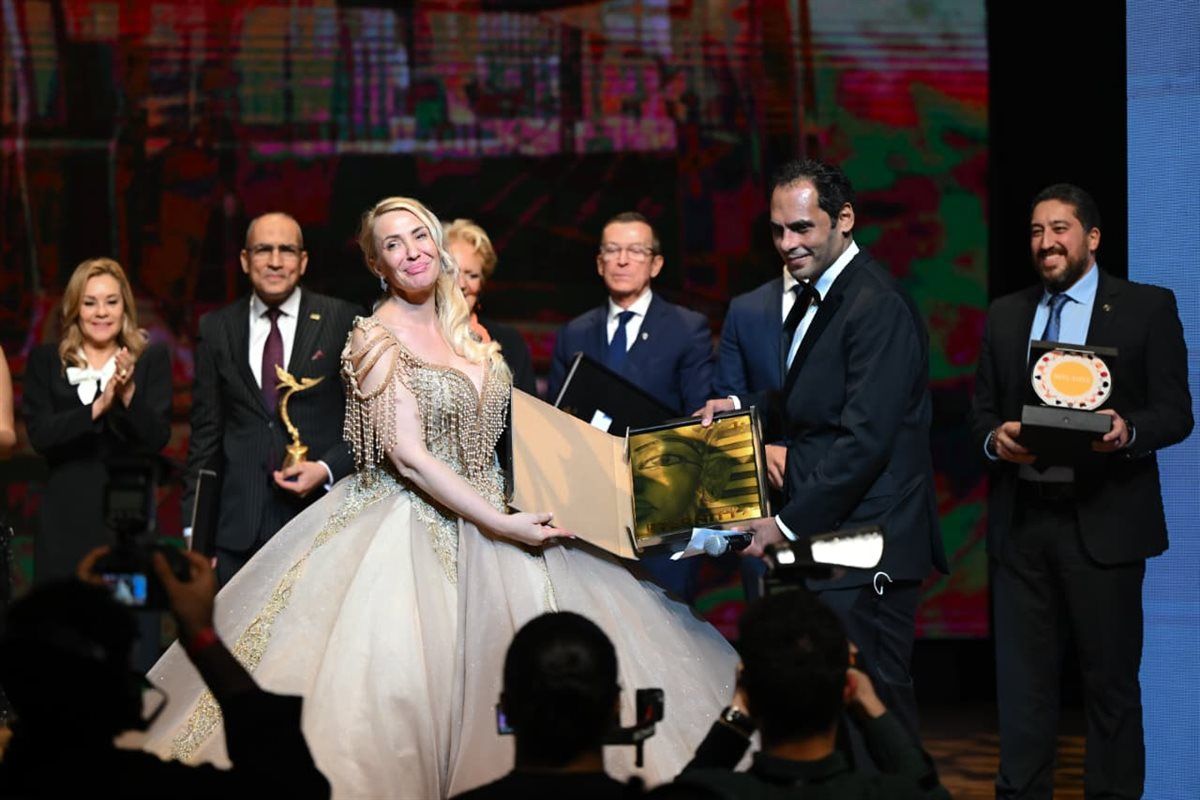 في حفل تكريم الامراء وصناع "الجراند بول".. صفاء ابو السعود تتألق فى اوبرا العاصمة الجديدة باستعراضات غنائية مع بطلة "جيمس بوند" والايطالى مارتيلو