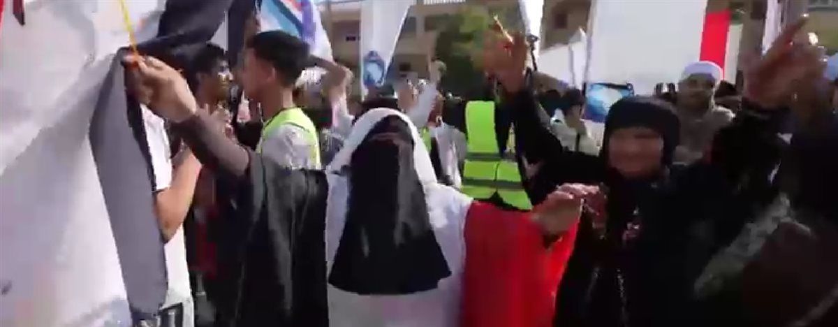 إقبال كثيف وتدافع الناخبين بلجنة القرية السياحية بالجيزة في اليوم الثاني للانتخابات البرلمانية 2025