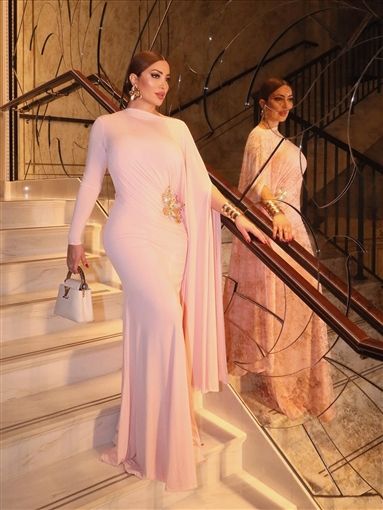 نسرين طافش تشعل «إنستجرام» بإطلالة وردية تخطف الأنظار وتبرز أنوثتها اللافتة