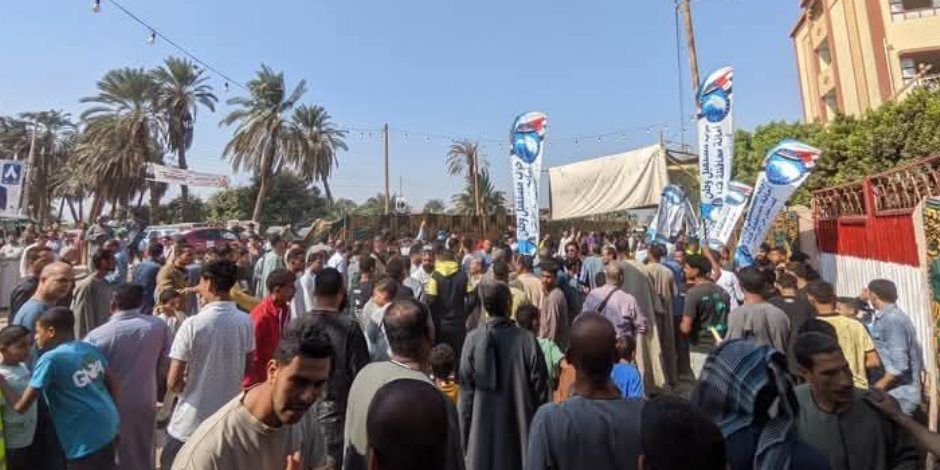 توافد المواطنين على لجان الفيوم للإدلاء بأصواتهم فى انتخابات مجلس النواب.. فيديو