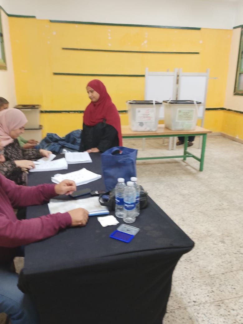 حضور لافت لكبار السن أمام اللجان الانتخابية بالوراق