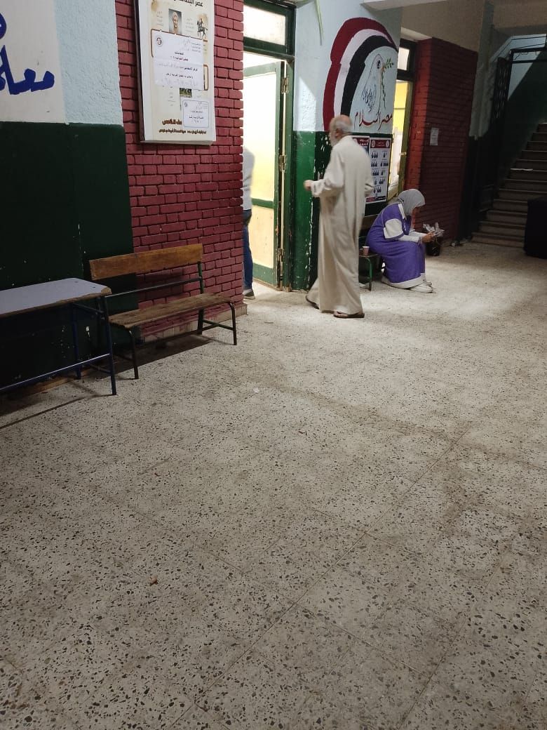 حضور لافت لكبار السن أمام اللجان الانتخابية بالوراق