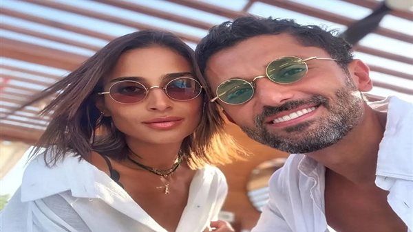 بعد طلاقه لها.. زوجة كريم محمود عبد العزيز: "علمت بطلاقي عبر إنستغرام"