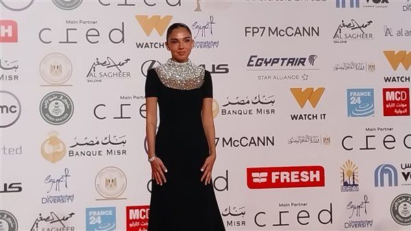 سلمى أبو ضيف تظهر بإطلالة مميزة على ريد كاربت القاهرة السينمائي