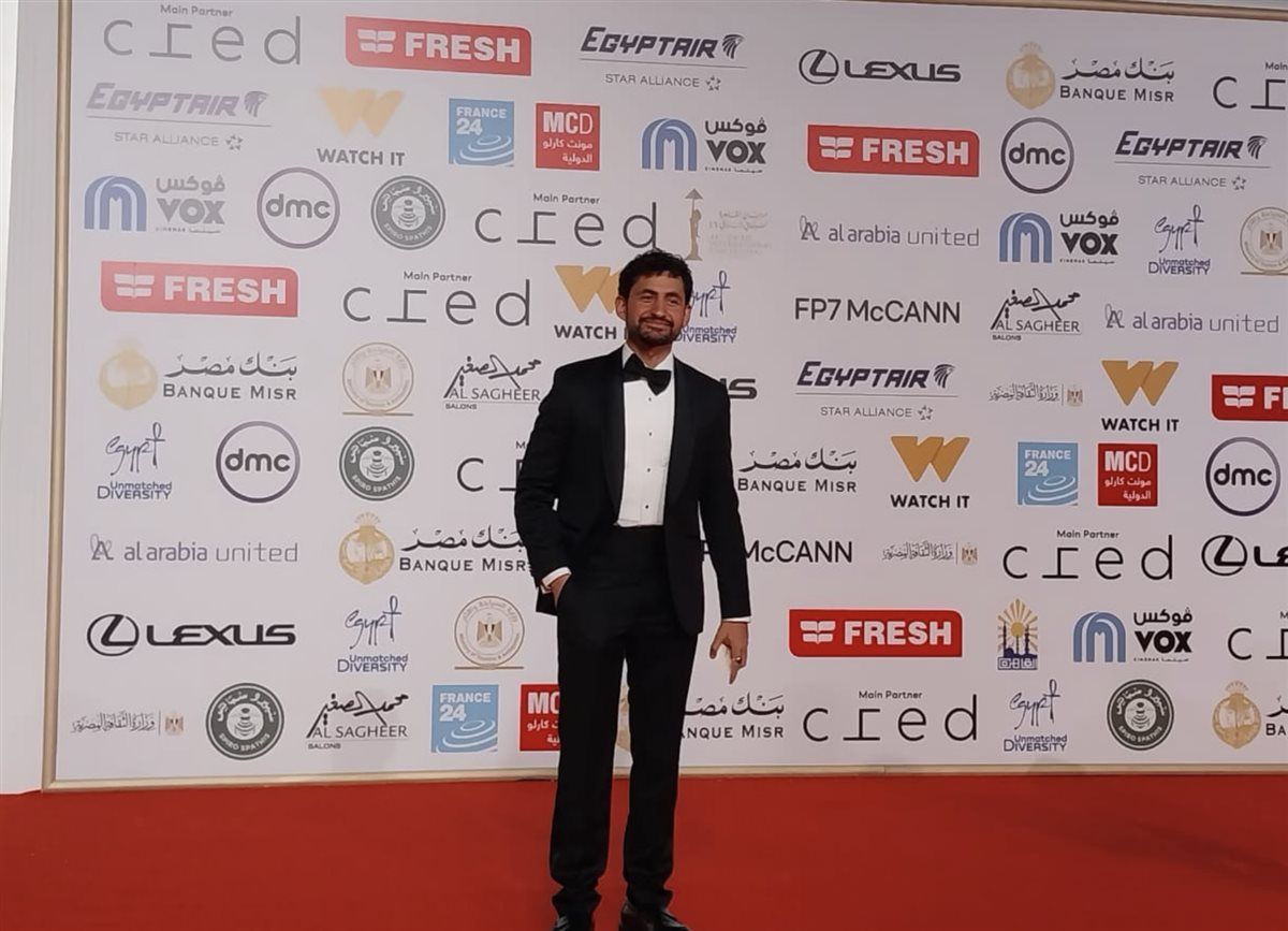 بإطلالة كلاسيكية.. أمير المصري يتألق في مهرجان القاهرة السينمائي الدولي