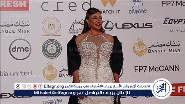 بالأبيض.. ليلى علوي تتألق في حفل افتتاح مهرجان القاهرة السينمائي في دورته الـ 46