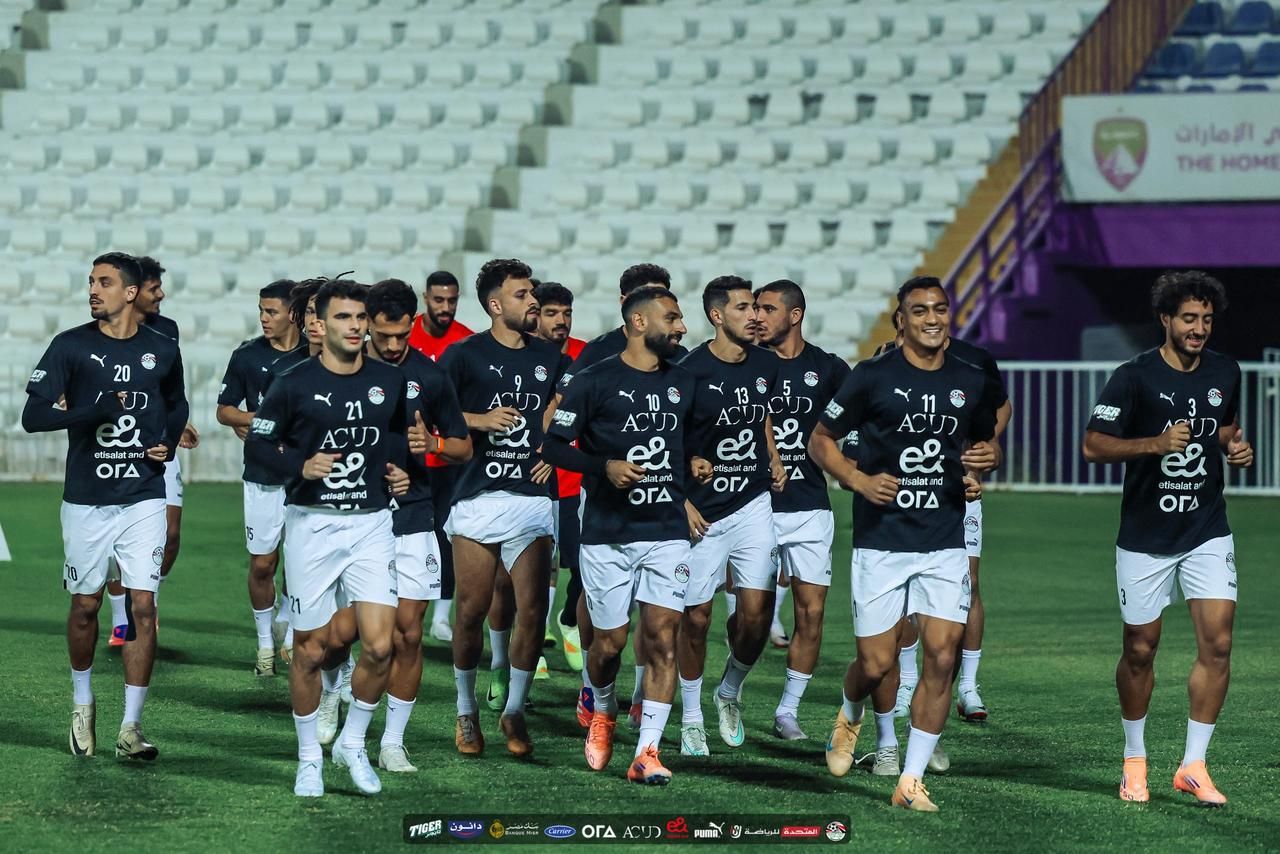 منتخب مصر يخوض تدريباته باستاد العين استعدادا لأوزبكستان وديا.. صور