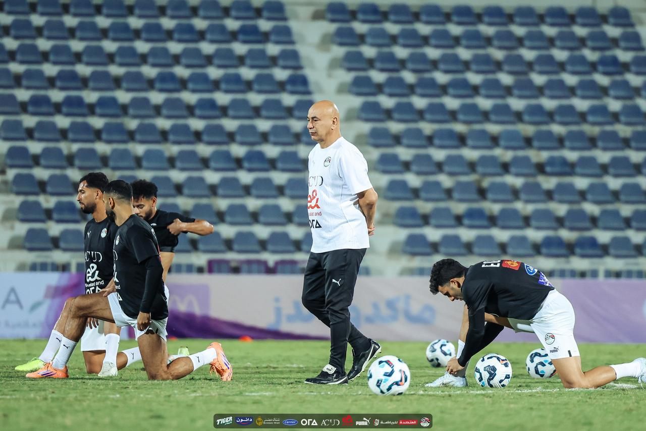 منتخب مصر يخوض تدريباته باستاد العين استعدادا لأوزبكستان وديا.. صور