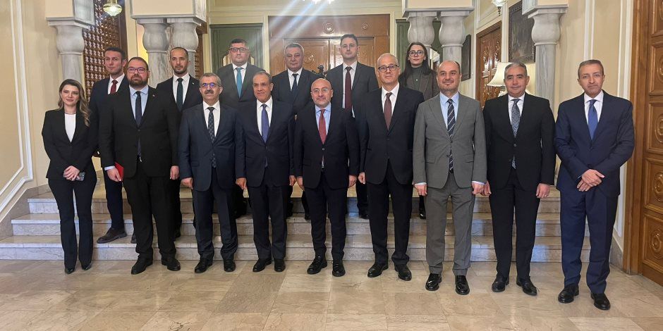 وزير الخارجية يشارك في جلسة نقاشية بمركز الأبحاث التركي SETA