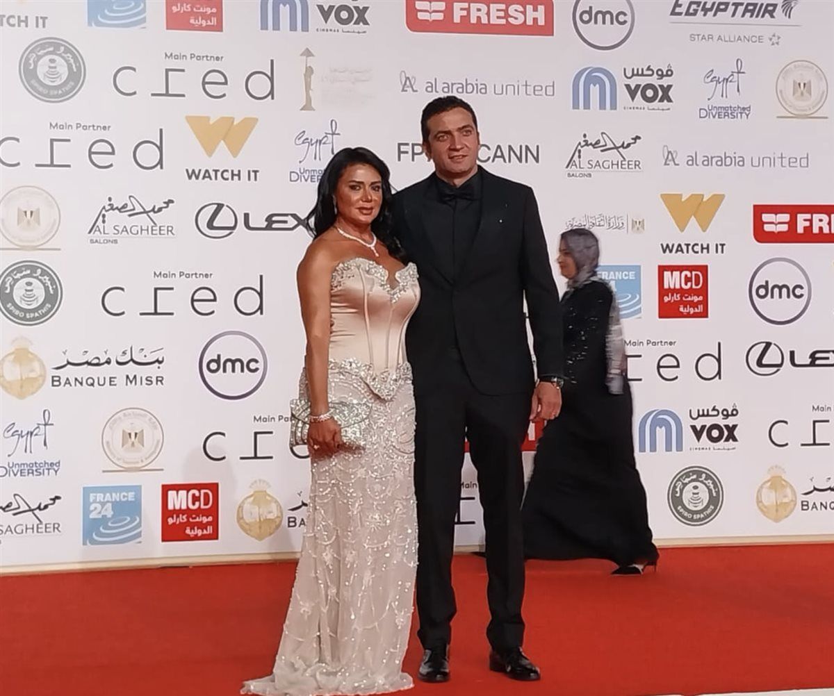 رانيا يوسف وزوجها على ريد كاربت مهرجان القاهرة السينمائي الدولي في دورته الـ 46