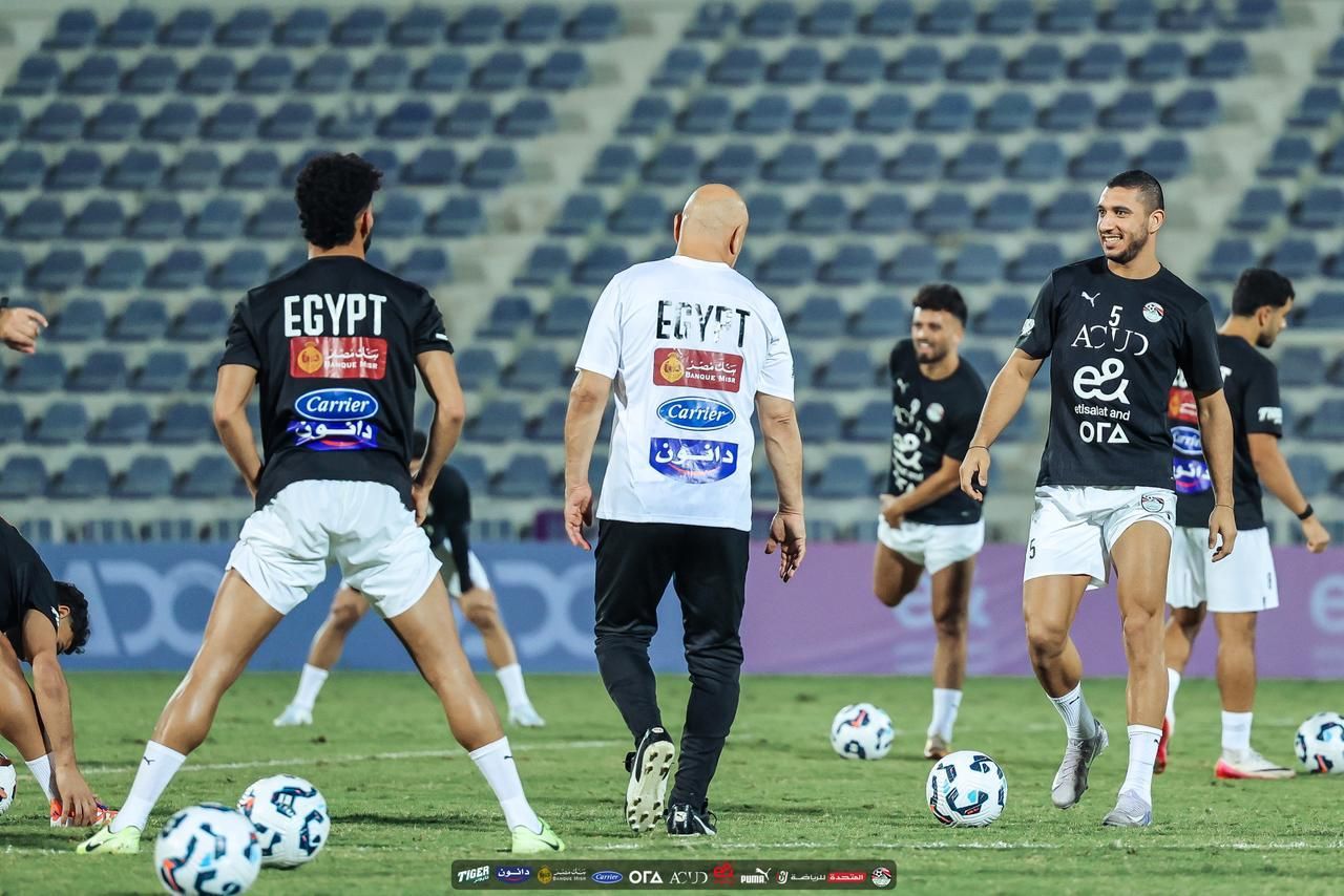 منتخب مصر يخوض تدريباته باستاد العين استعدادا لأوزبكستان وديا.. صور