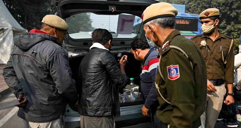 مصرع 8 في إنفجار سيارة بنيودلهي