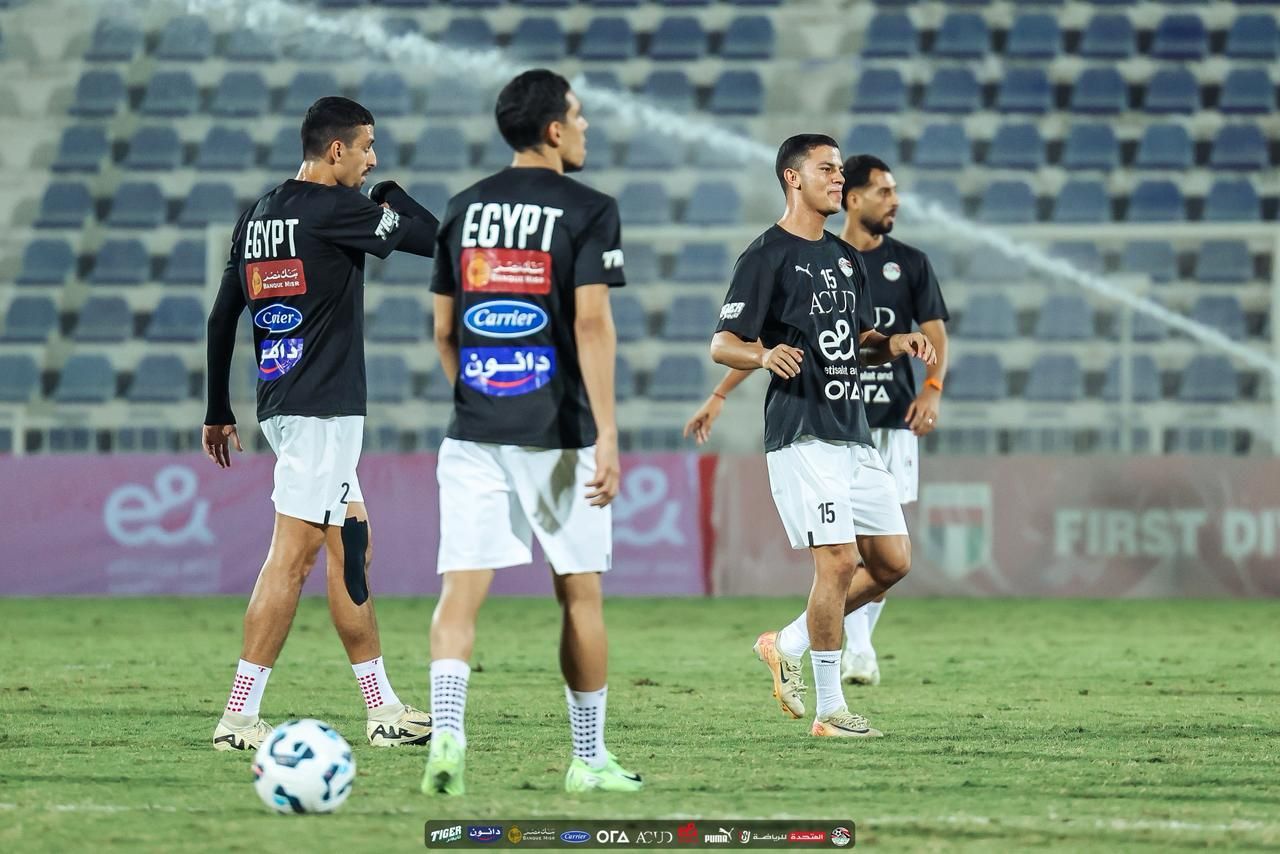 منتخب مصر يخوض تدريباته باستاد العين استعدادا لأوزبكستان وديا.. صور