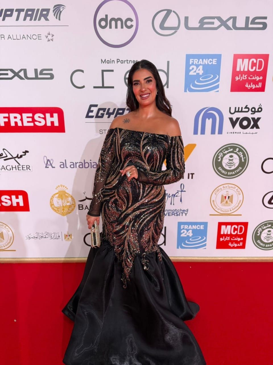 بسنت النبراوي تتألق على السجادة الحمراء في افتتاح الدورة الـ46 من مهرجان القاهرة السينمائي