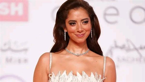 داليا شوقي تخطف الأنظار في مهرجان القاهرة بإطلالة بيضاء ساحرة