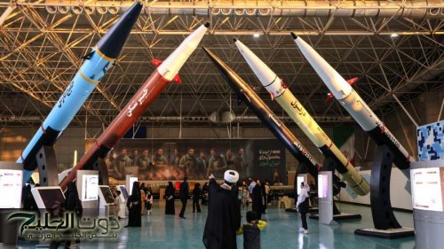 إيران تستعرض ترسانتها وتعرض "غنائم" أمريكية بطهران