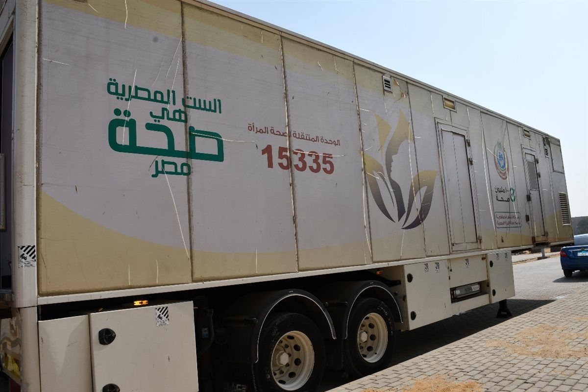 رئيس جامعة حلوان يتفقد فعاليات حملة دعم صحة المرأة ضمن المبادرة الرئاسية "100 مليون صحة"