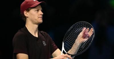 سينر إلى نصف نهائي البطولة الختامية