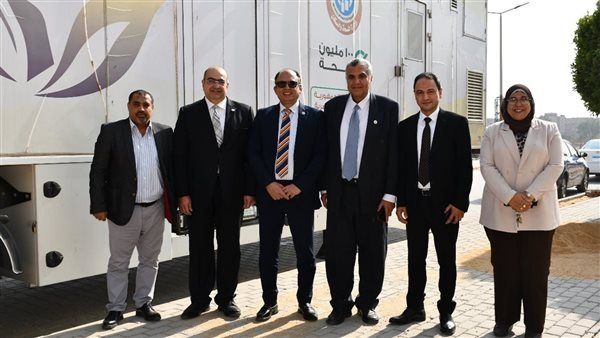 رئيس جامعة حلوان يتفقد فعاليات حملة دعم صحة المرأة ضمن المبادرة الرئاسية "100 مليون صحة"