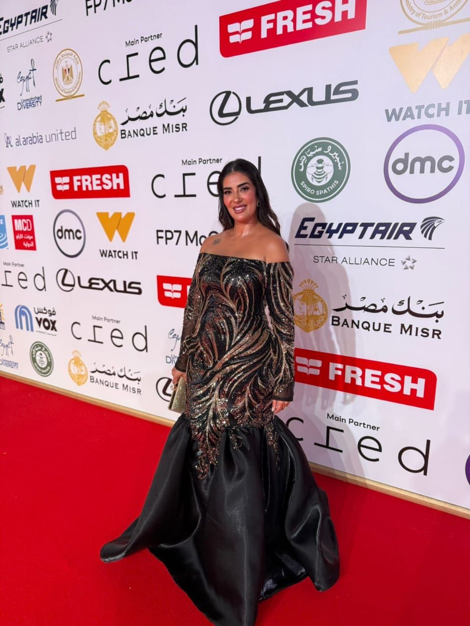 بسنت النبراوي تتألق على السجادة الحمراء في افتتاح الدورة الـ46 من مهرجان القاهرة السينمائي