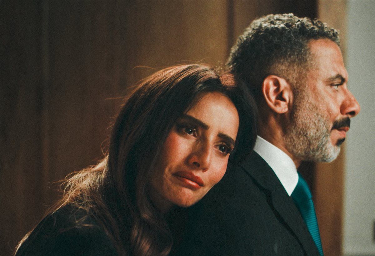 مسلسل ورد وشوكولاته.. زينة تفاجئ محمد فراج في منزله وتنصب له فخًا