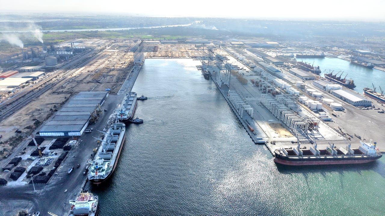 أحدث تصوير جوى يكشف تقدم أعمال محطة "تحيا مصر 1" للحاويات بميناء دمياط.. صور