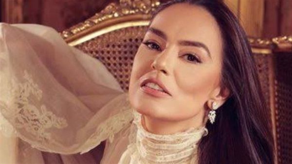 بعد تكريمه بمهرجان القاهرة السينمائي.. شريهان توجه رسالة لـ المخرج محمد عبد العزيز