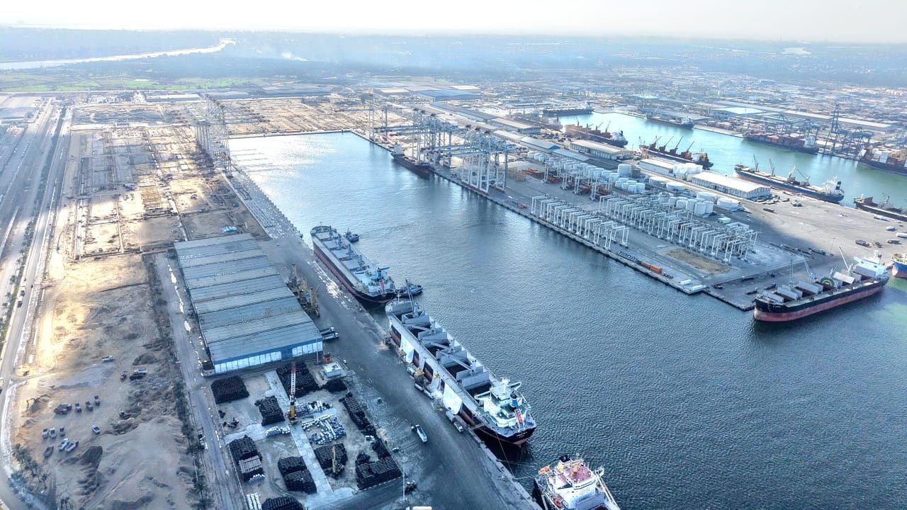 أحدث تصوير جوى يكشف تقدم أعمال محطة "تحيا مصر 1" للحاويات بميناء دمياط.. صور