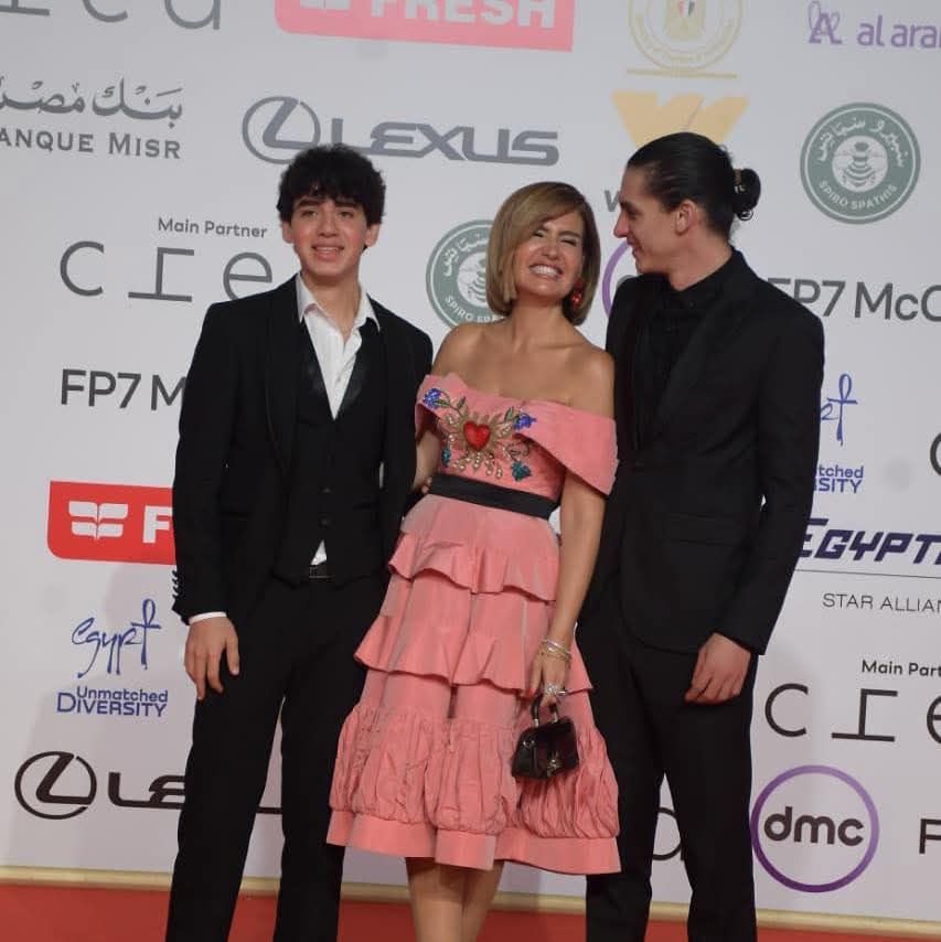 ظهور مفاجئ لهنا شيحة وابناءها يشعل عرض فيلم "شكوى رقم ٧١٣٣١٧" ضمن فعاليات مهرجان القاهرة