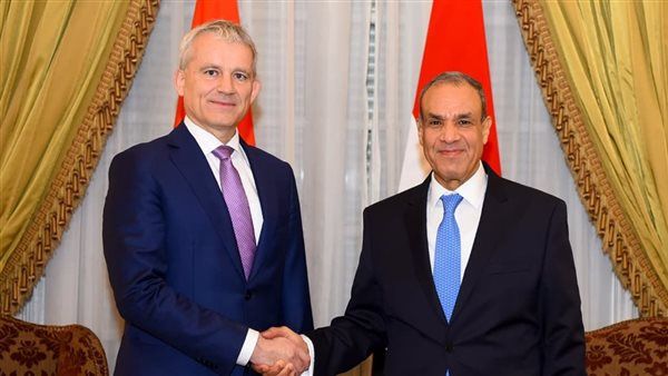 وزير الخارجية يعقد مشاورات مع وزير العدل والشرطة السويسري