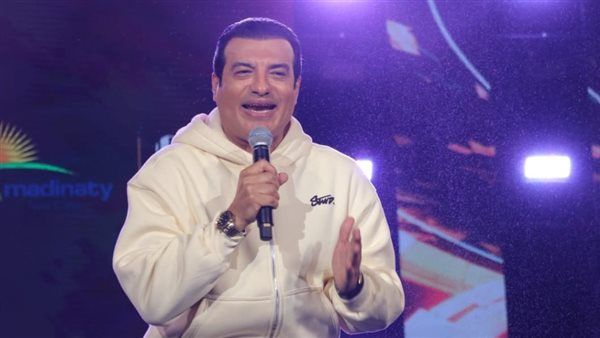 إيهاب توفيق يواصل نجاحاته بحفل جماهيري كامل العدد في مدينتي (صور)